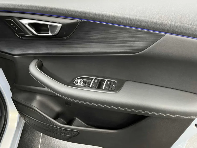 b64ce1b3-c561-42a5-ad4d-be3360022922